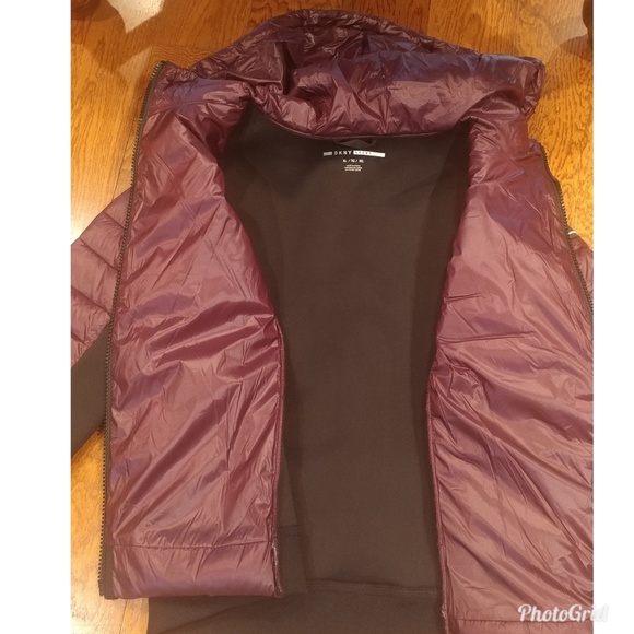DKNY Puffy Sports Jacket - Picture 7 of 7